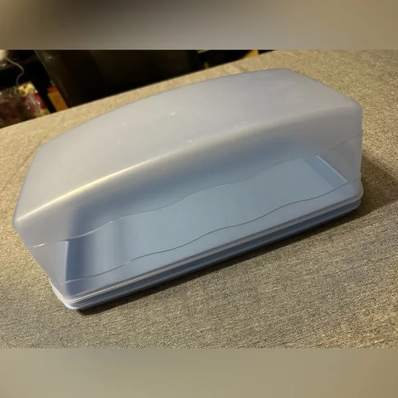 Tupperware HTF Blue Bread Box NEW - Picture 2 of 3